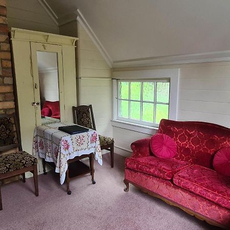 オークランド Dovecote House Bed & Breakfast エクステリア 写真