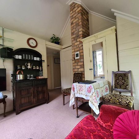オークランド Dovecote House Bed & Breakfast エクステリア 写真