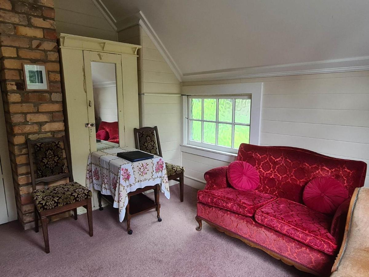オークランド Dovecote House Bed & Breakfast エクステリア 写真