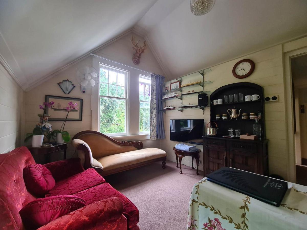 オークランド Dovecote House Bed & Breakfast エクステリア 写真