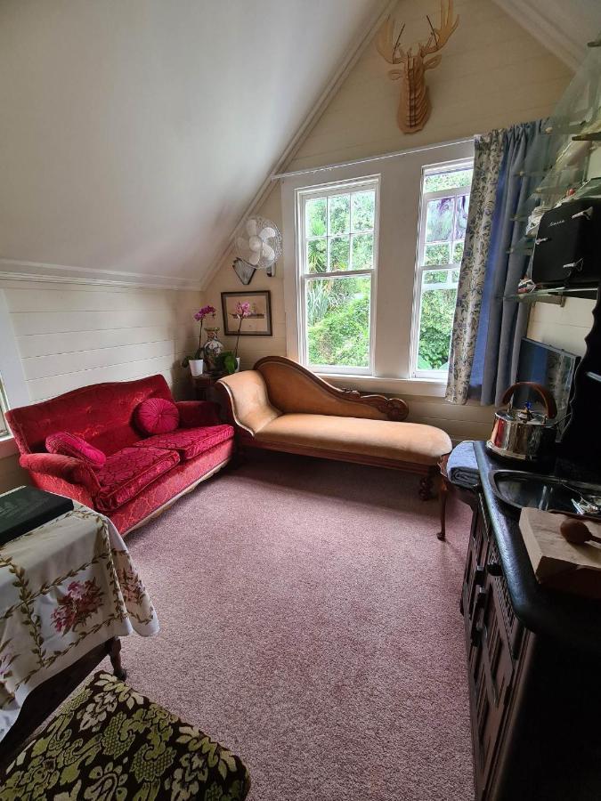 オークランド Dovecote House Bed & Breakfast エクステリア 写真